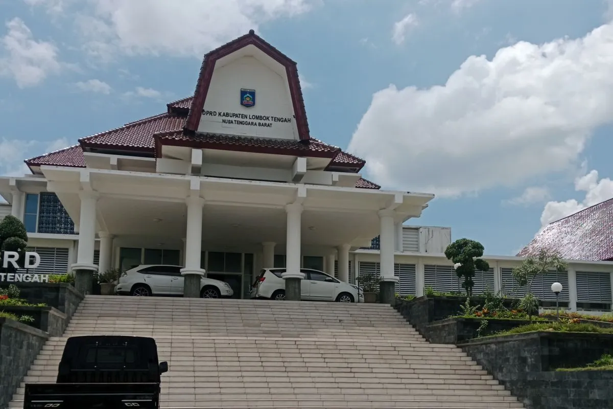 Anggota DPRD Lombok Tengah Diberhentikan Sementara Karena Kasus Pemalsuan Ijazah