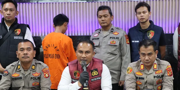 Polisi Tangkap Ayah yang Bakar Putrinya Sendiri Karena Uang Hilang