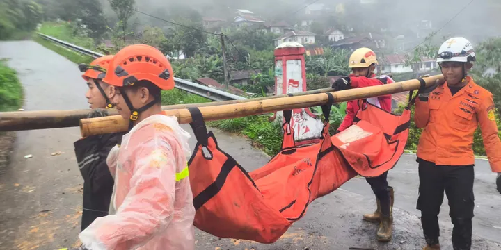 Pencarian Terhadap Pemancing yang Terseret Arus Banjir Bandang di Pekalongan Terus Dilakukan