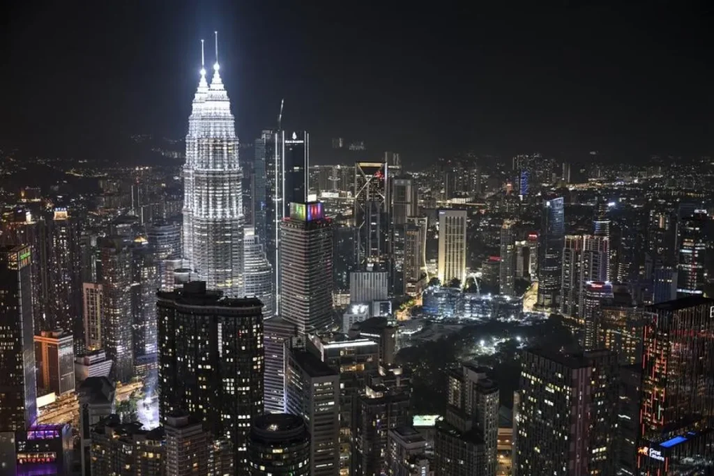 Ekonomi Malaysia Diperkirakan Tumbuh