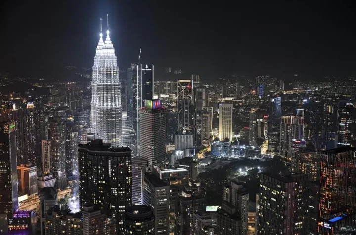 Ekonomi Malaysia Diperkirakan Tumbuh